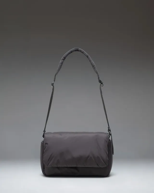 Herschel Cloudform crossbody zwart licht en gewatteerd