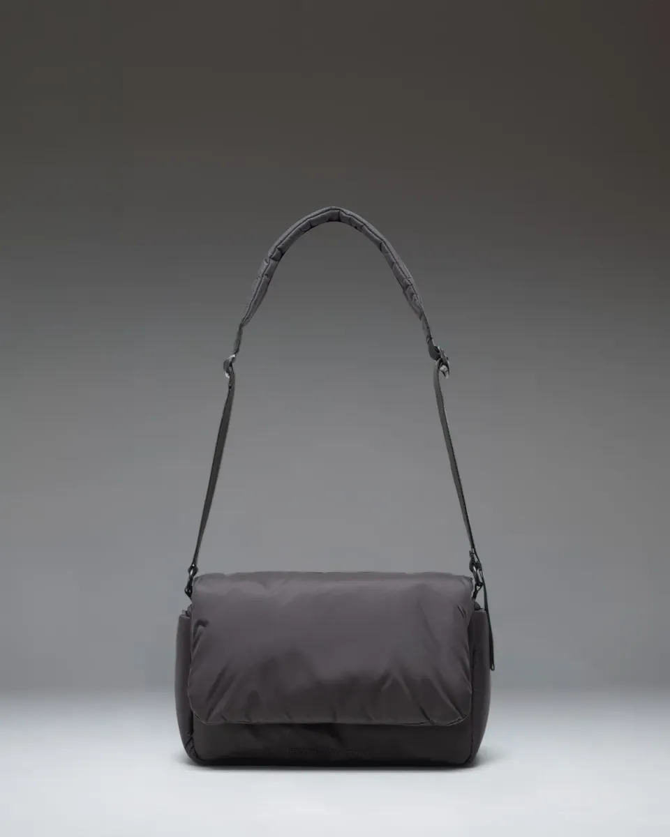 Herschel Cloudform crossbody zwart licht en gewatteerd