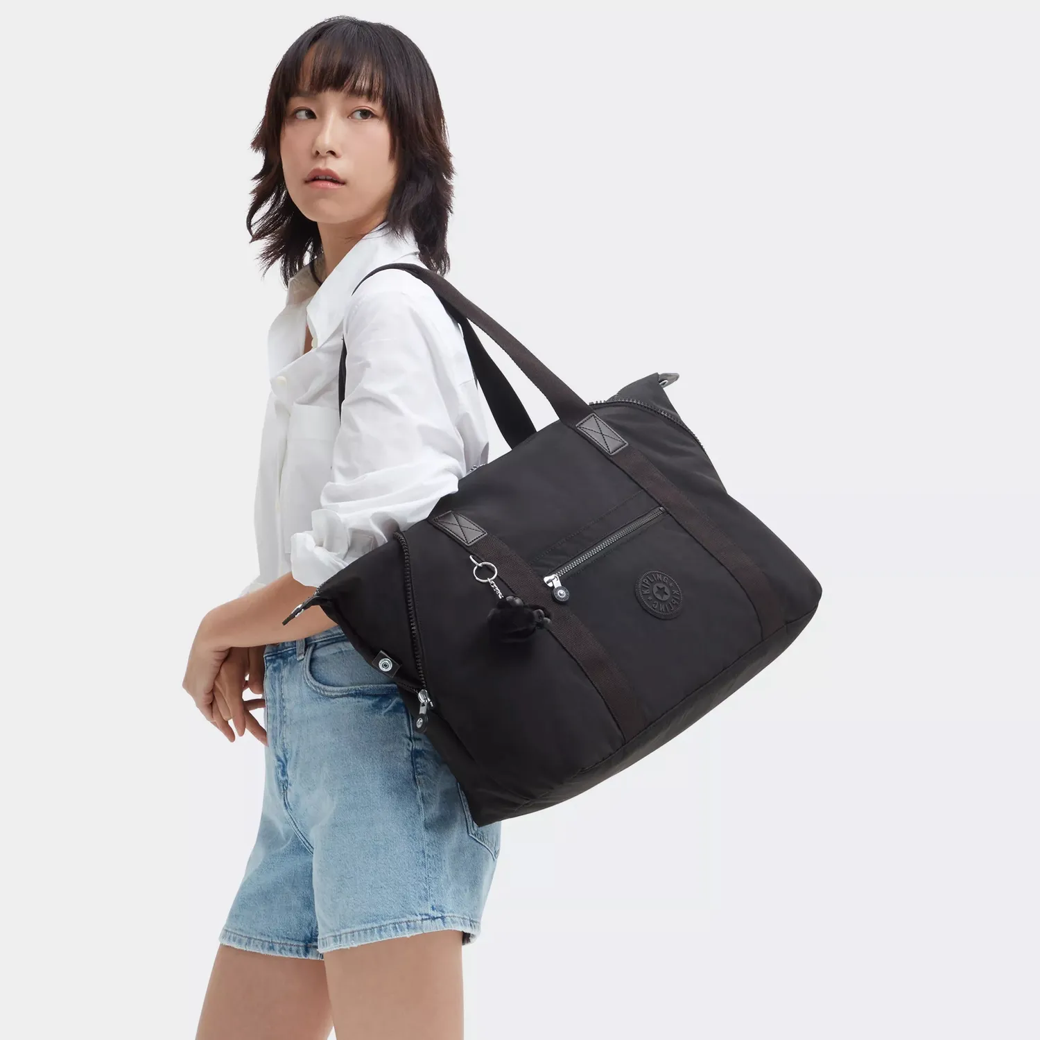 Kipling Art M schoudertas Black Noir Groot waterafstotend