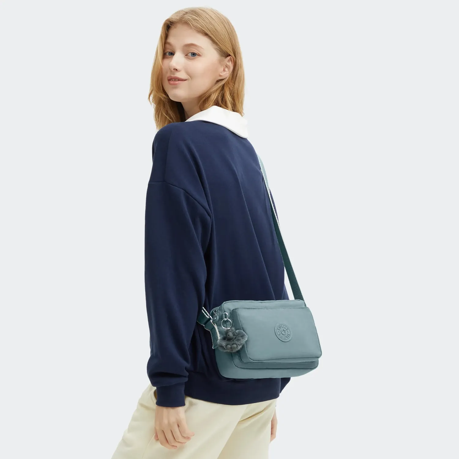 Kipling Abanu M crossbody tas Relaxed Grey Medium dubbel vak