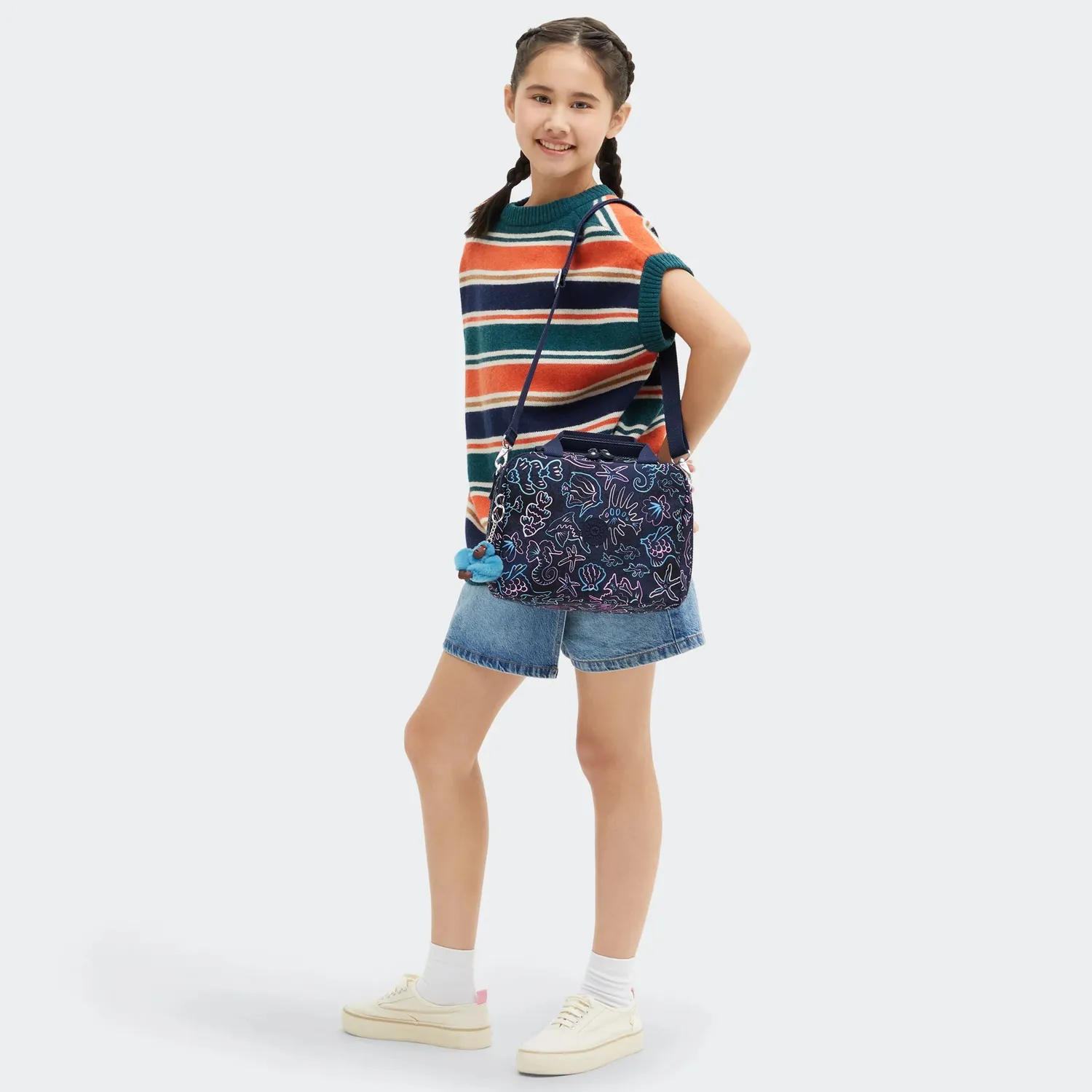 Kipling Miyo lunchtas Groot Disco Fish geïsoleerd