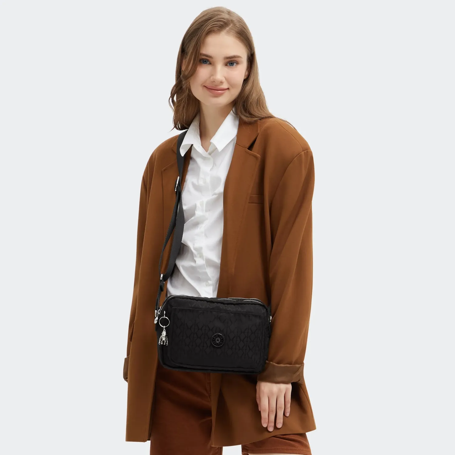 Kipling Abanu M crossbody tas Medium Noir Sign Jq ritsvakken
