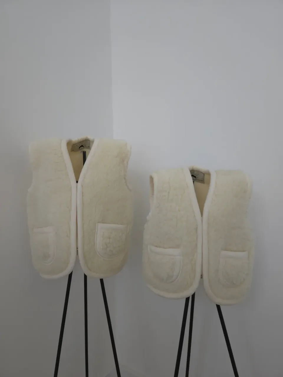 LOVE FOR CHILDRENN Bodywarmer kind beige merinowol