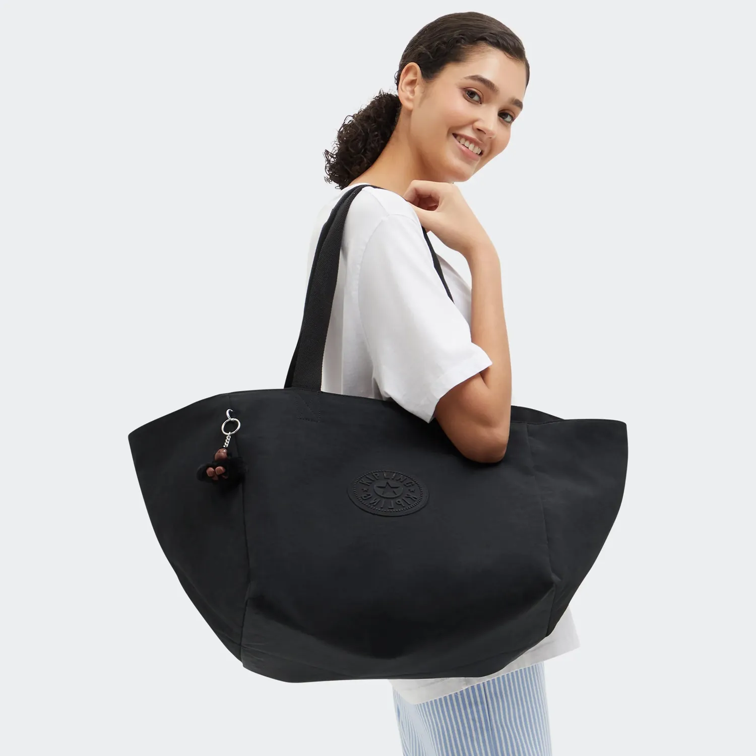 Kipling Naomi strandtas Groot Black Noir lichtgewicht