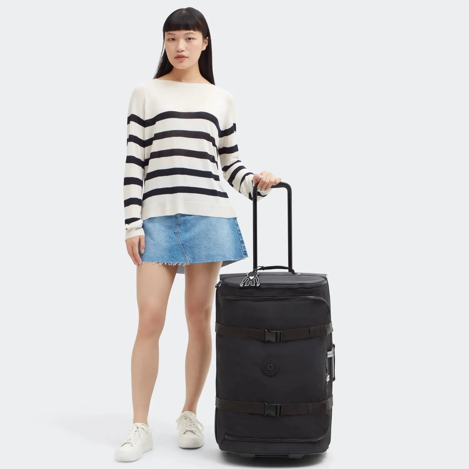 Kipling Aviana M reistas Black Noir medium met wielen