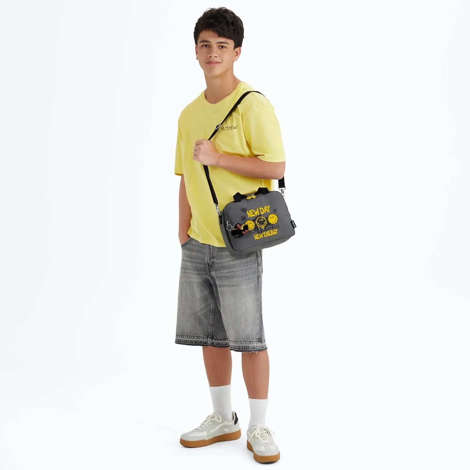 Kipling Miyo lunchtas Groot Happy Face Grey geïsoleerd