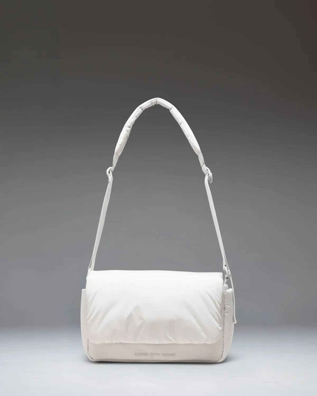 Herschel Cloudform crossbody zwart licht en gewatteerd