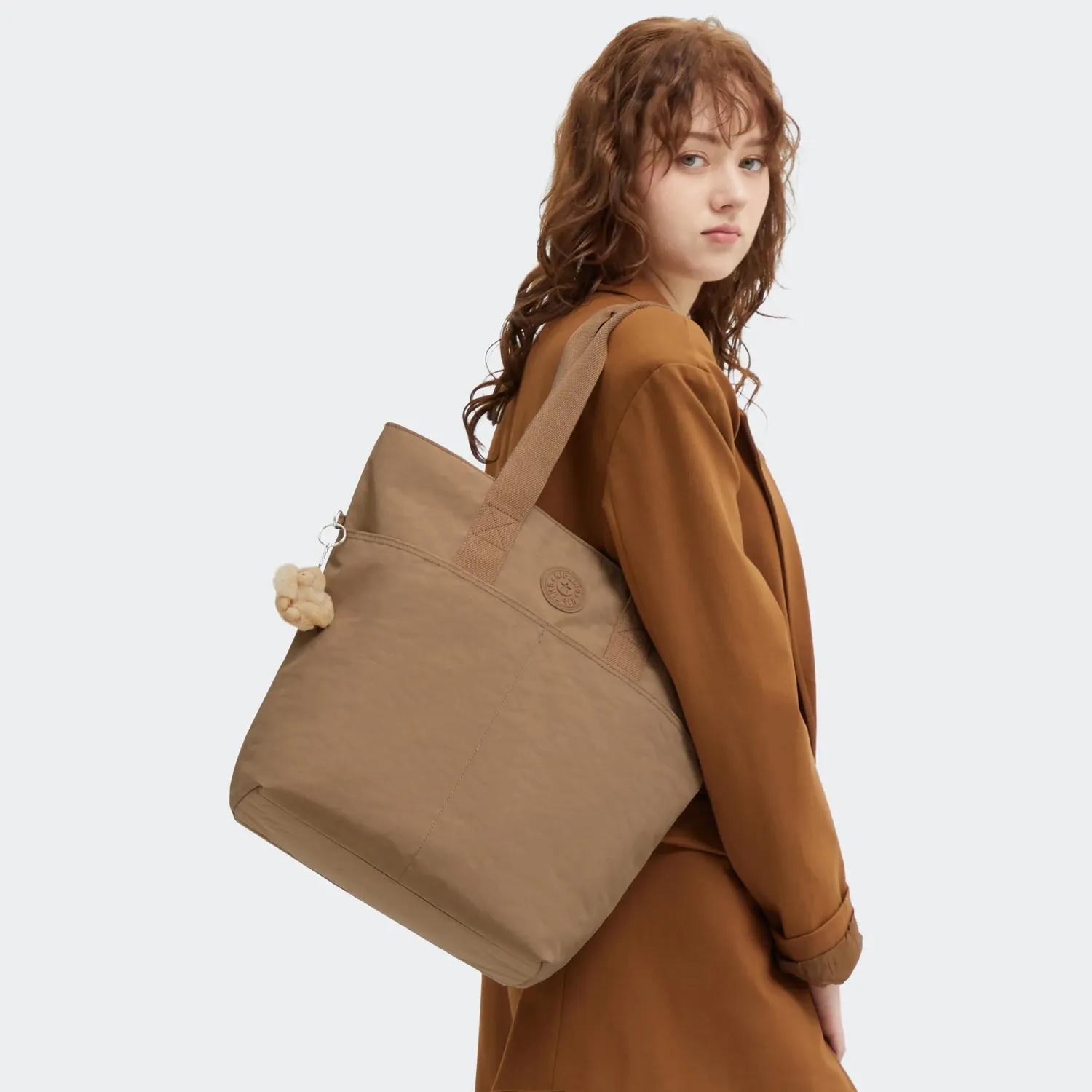 Kipling Hanifa schoudertas Groot Early Tan laptopvak