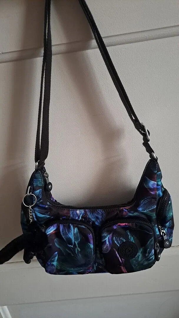 Kipling Rikka S crossbodytas Crazy Leaves klein