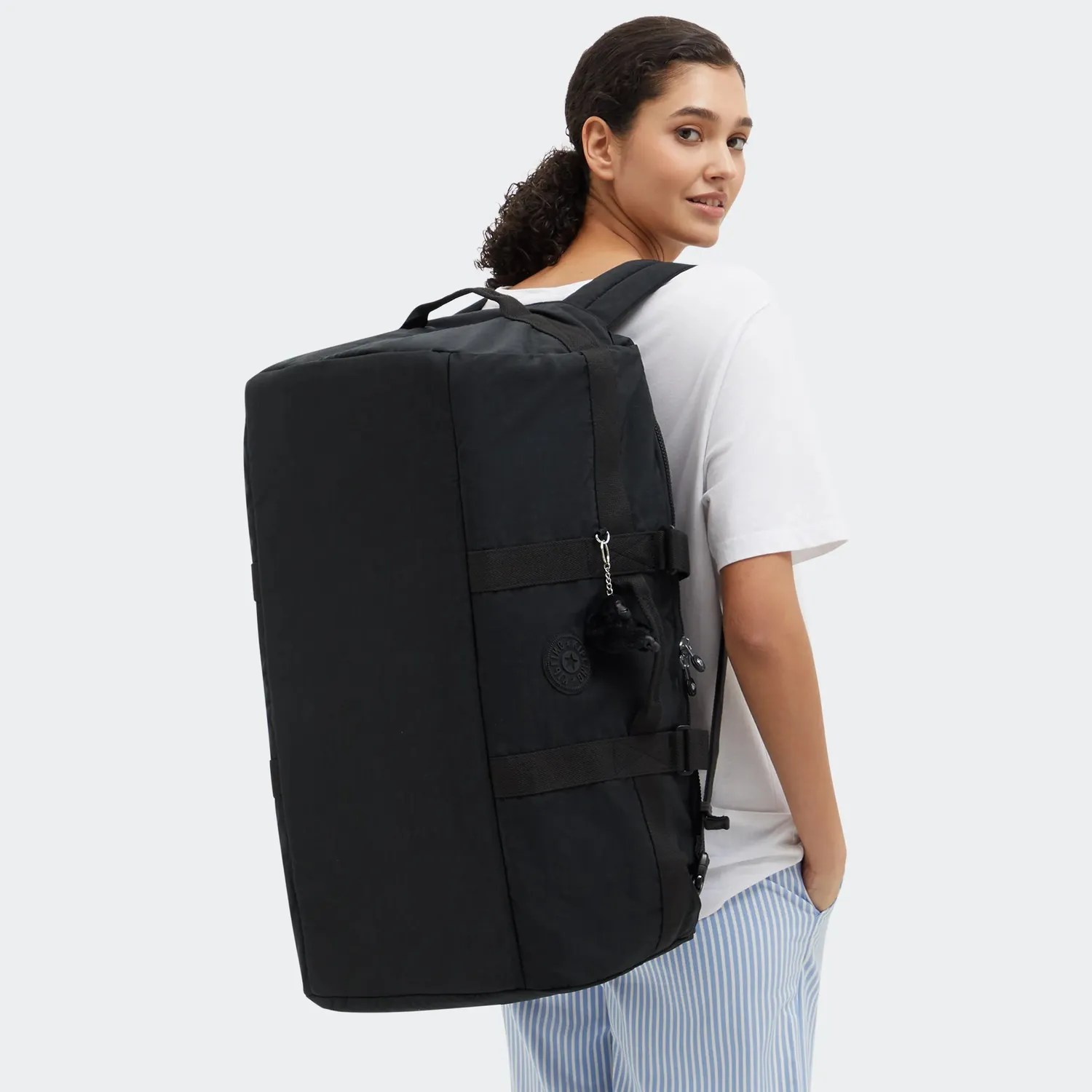 Kipling Jonis M Up reistas Medium Black Noir laptopvak