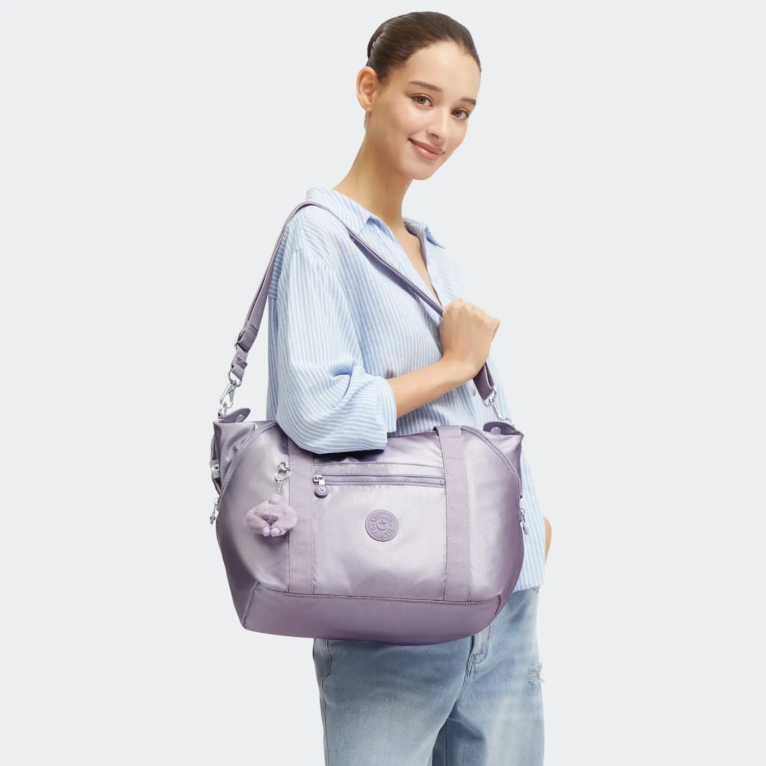 Kipling Art schoudertas Medium Lilac Moon Metallic glans