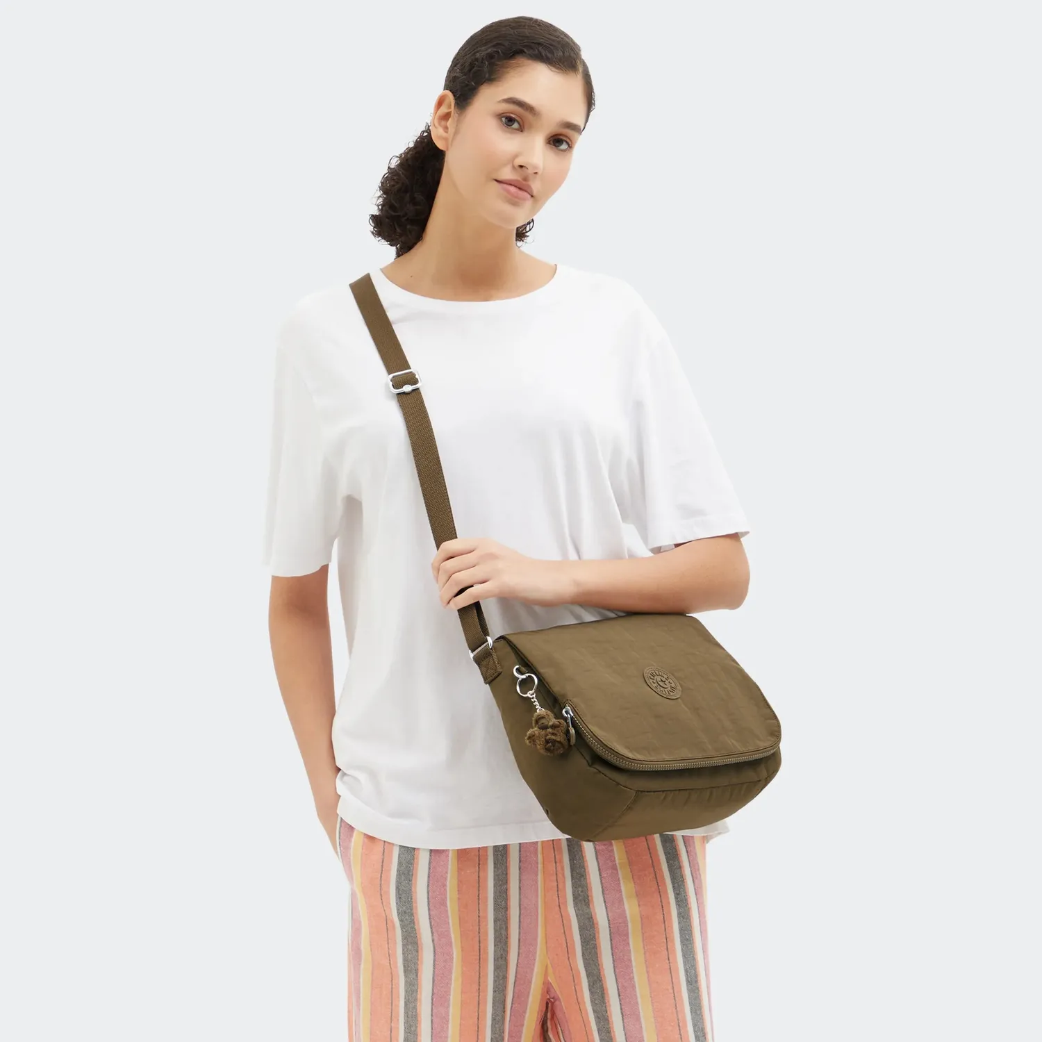 Kipling Earthbeat M schoudertas Smooth Khaki medium licht