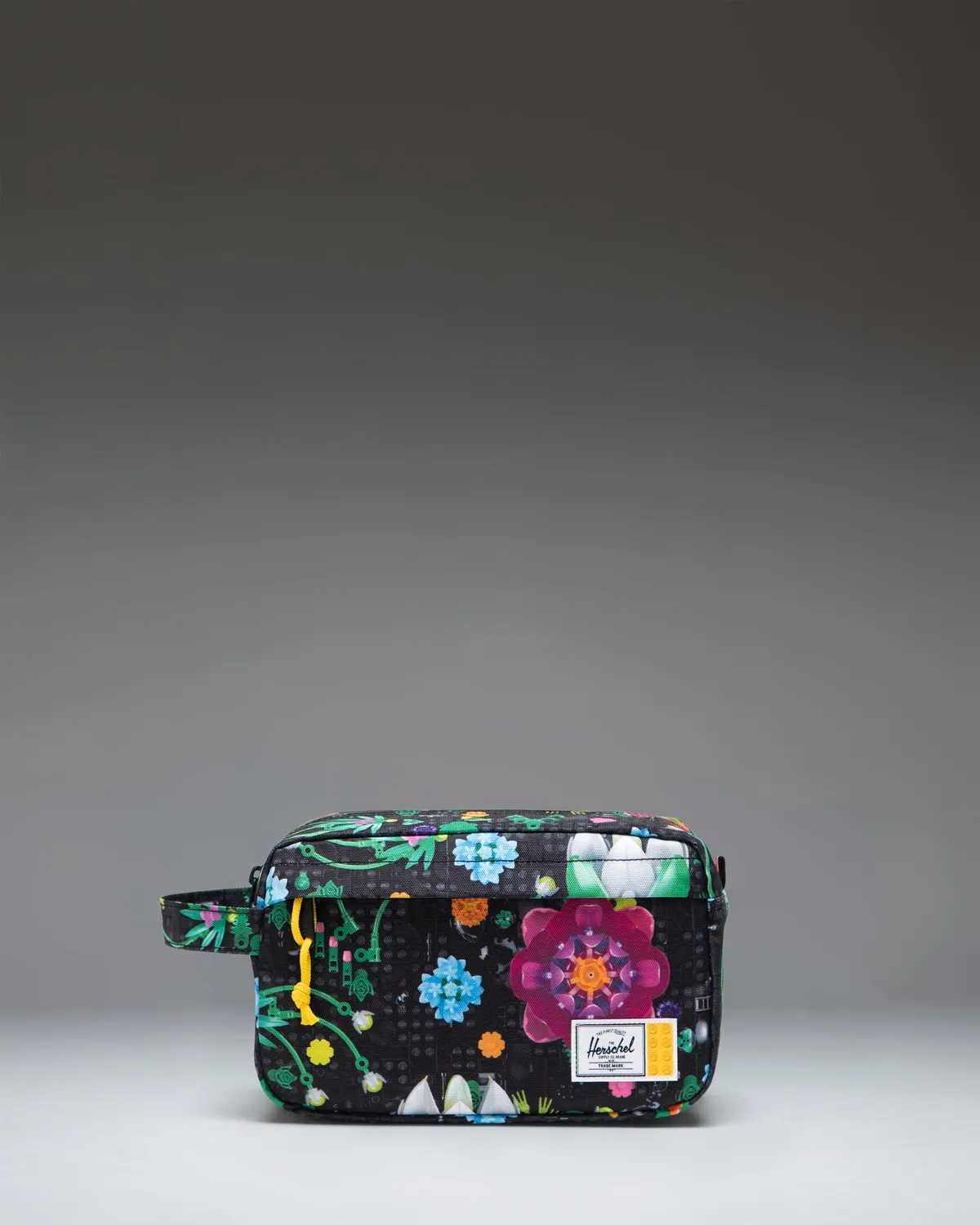 Herschel Chapter LEGO Monogram Black toilettas met rits