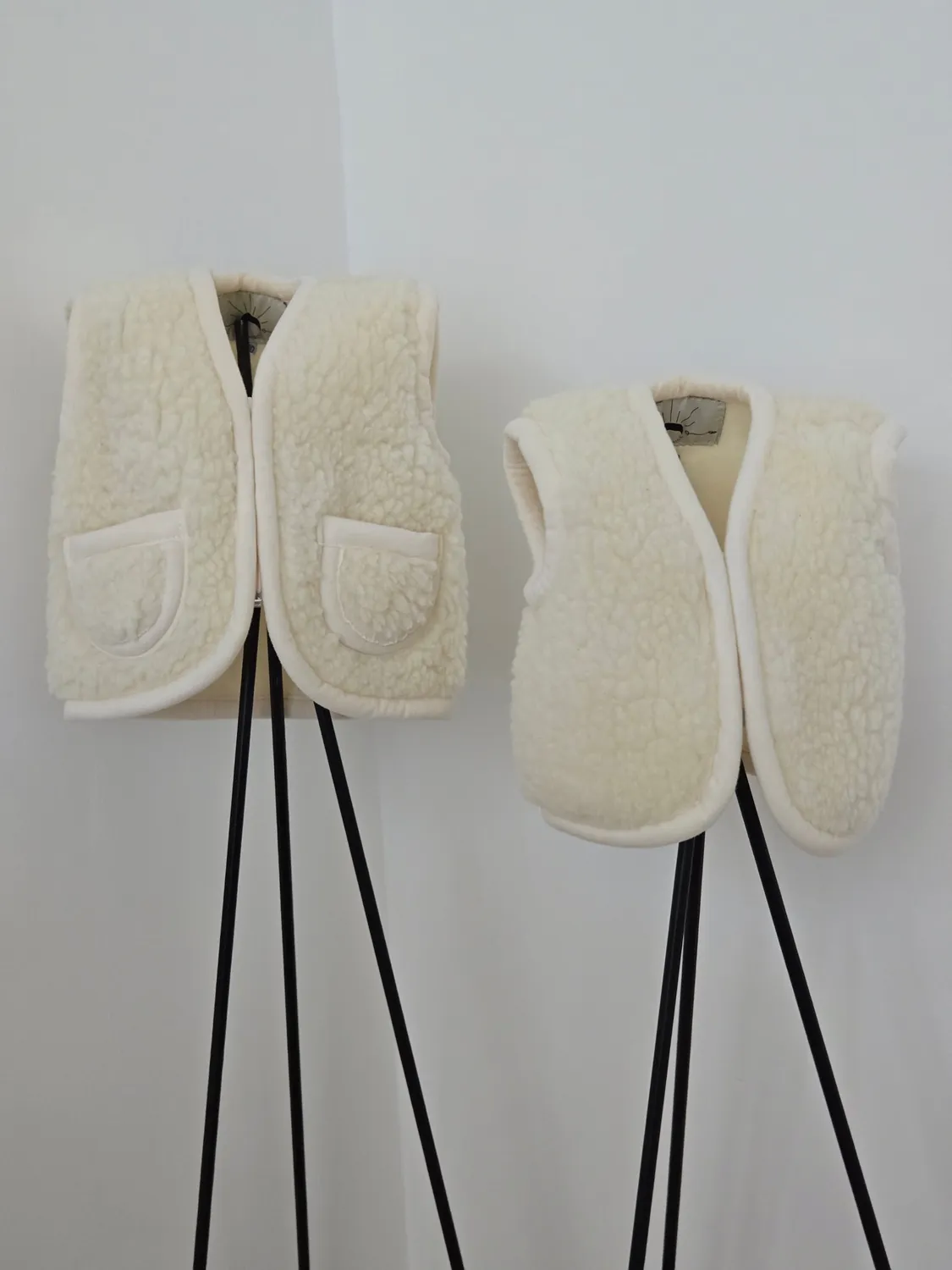LOVE FOR CHILDRENN Bodywarmer kind beige merinowol