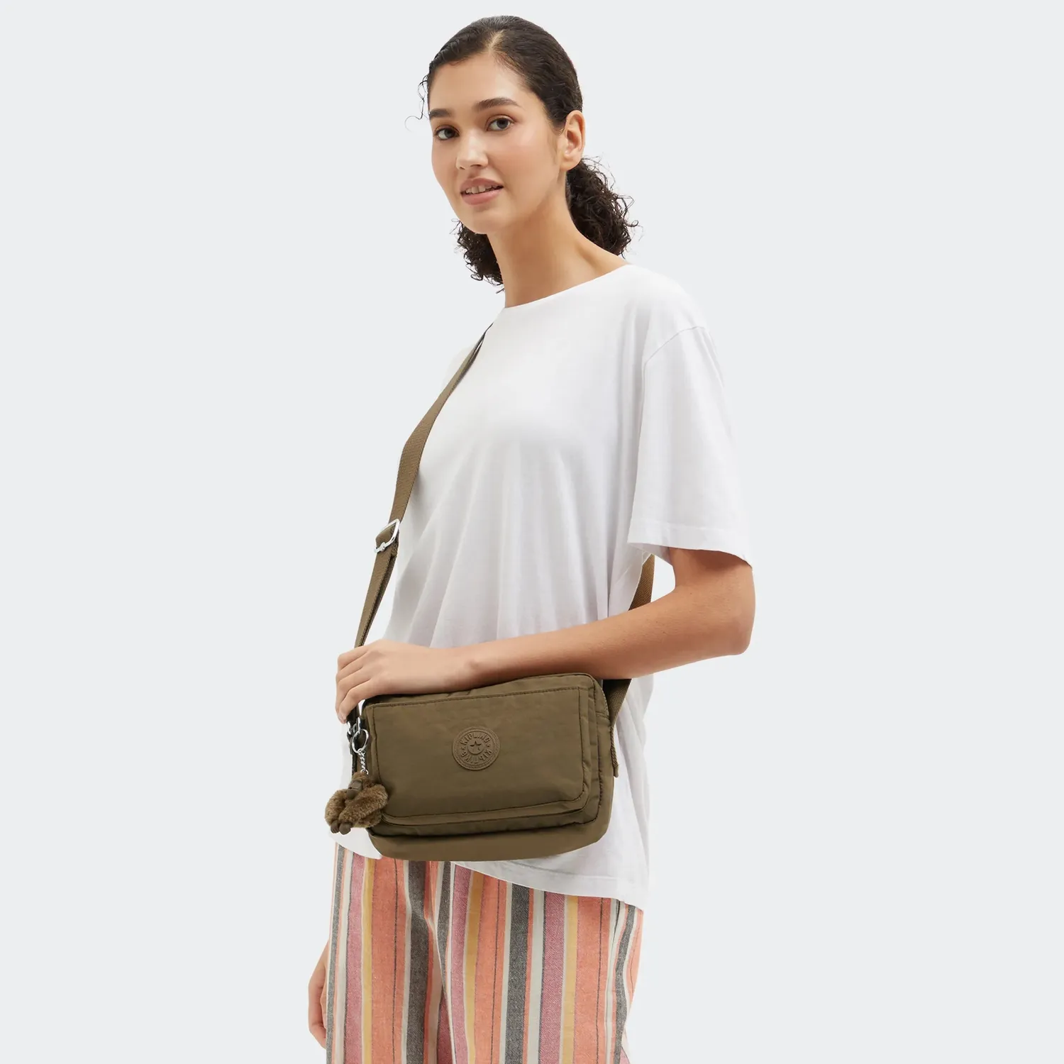 Kipling Abanu M Crossbody Tas Smooth Khaki Medium – Groen