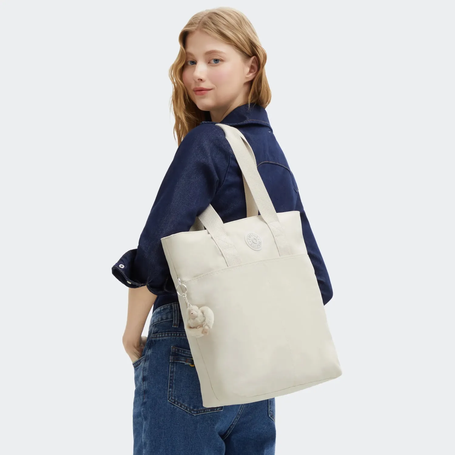 Kipling Hanifa draagtas groot Hideaway Beige laptopvak 15 inch