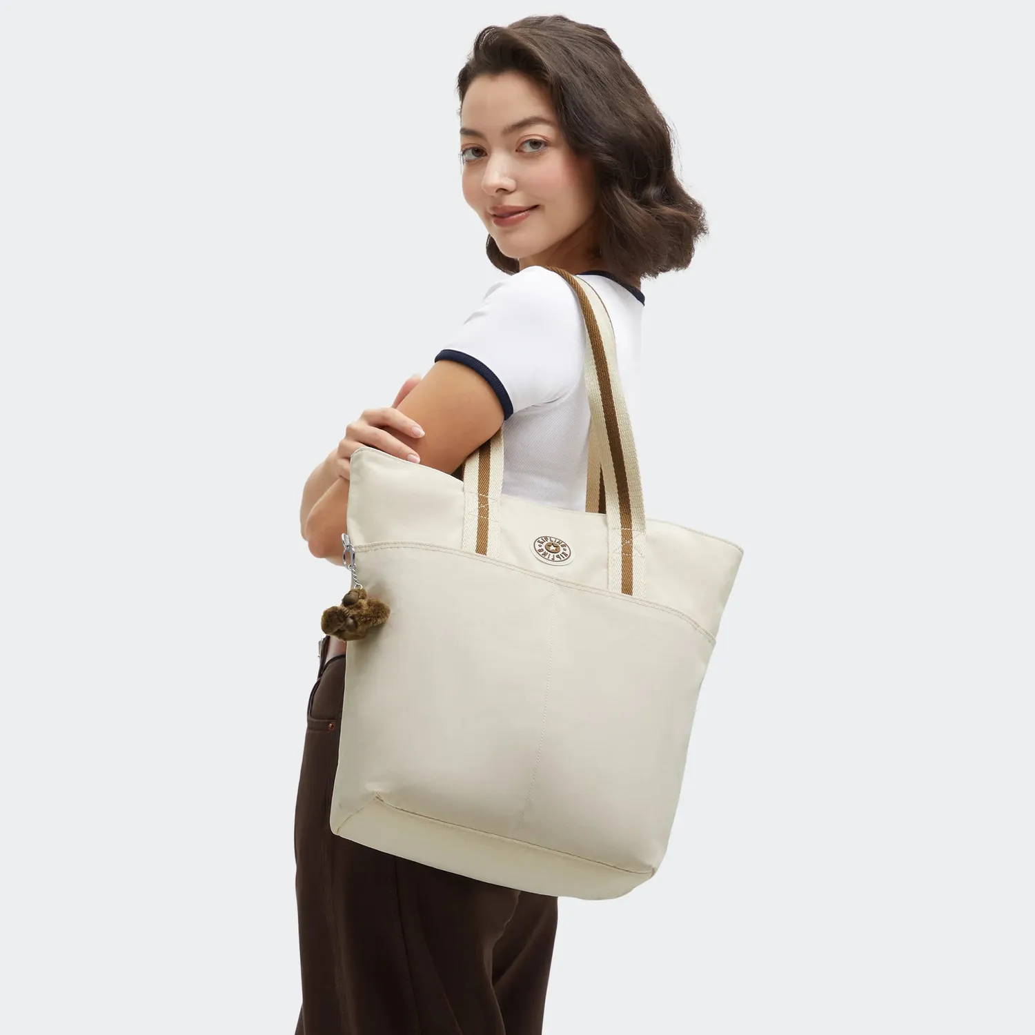Kipling Hanifa tote groot Soft Sand waterafstotend 15 inch